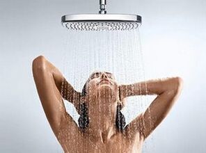 Con l'aiuto della doccia, puoi effettuare un massaggio che aumenta il seno